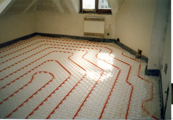Rehau - podlahov topen