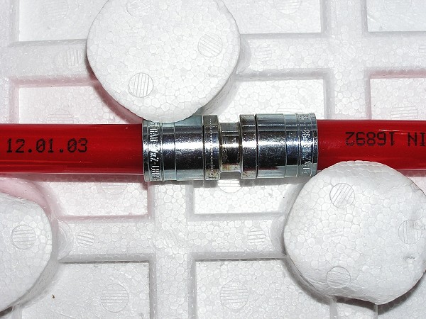 Rehau - podlahov topen